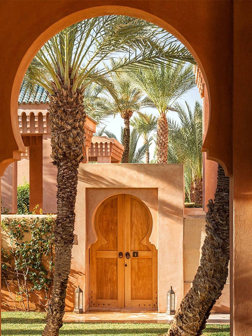 Villa con piscina y palmeras en Marrakech